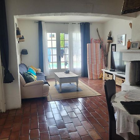 Maison Au Calme Sur Arles Villa Luaran gambar