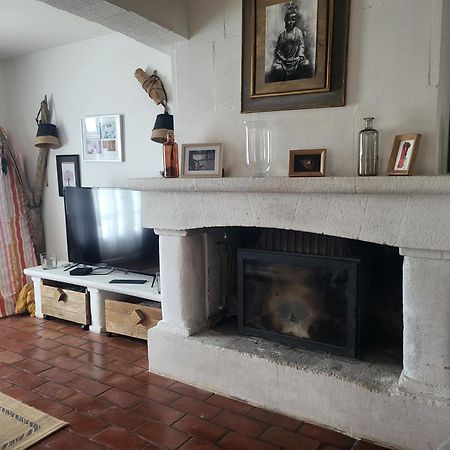 Maison Au Calme Sur Arles Villa Luaran gambar