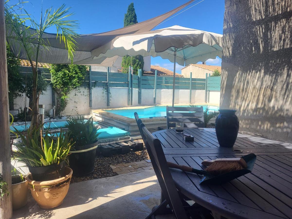 Maison Au Calme Sur Arles Villa Luaran gambar
